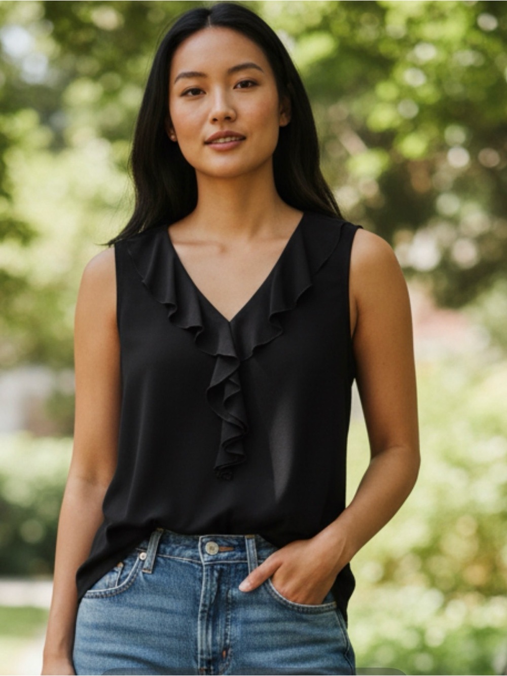Black Sleeveless V-neck Ruffle Top L